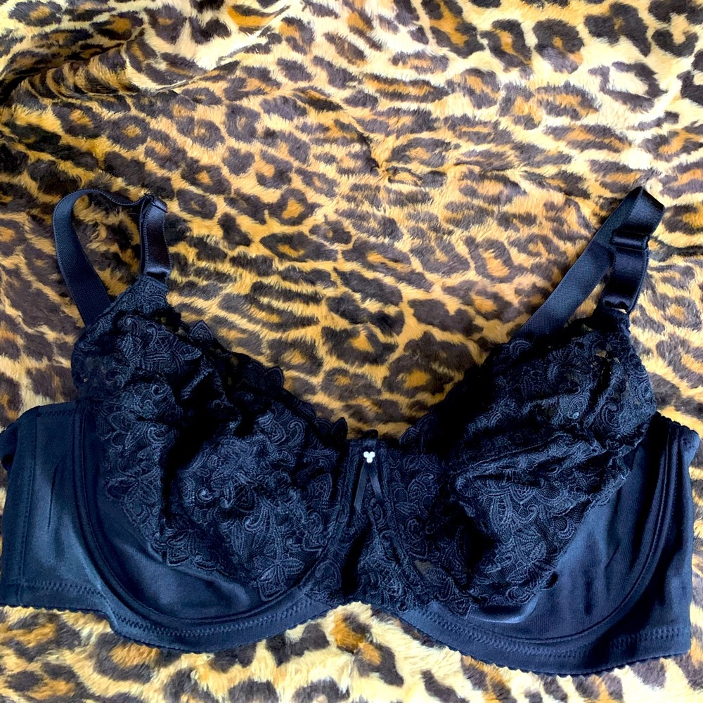 38D Wacoal black lace underwire bra
